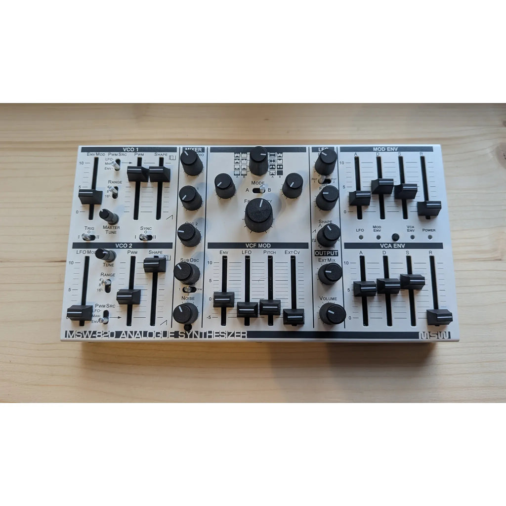 Michigan Synth Works MSW-820 analoger Monosynth, Frontplatte