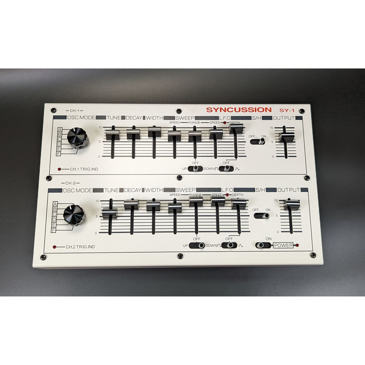 Synthé de batterie analogique Michigan Synth Works SY-1, réplique du Pearl Syncussion