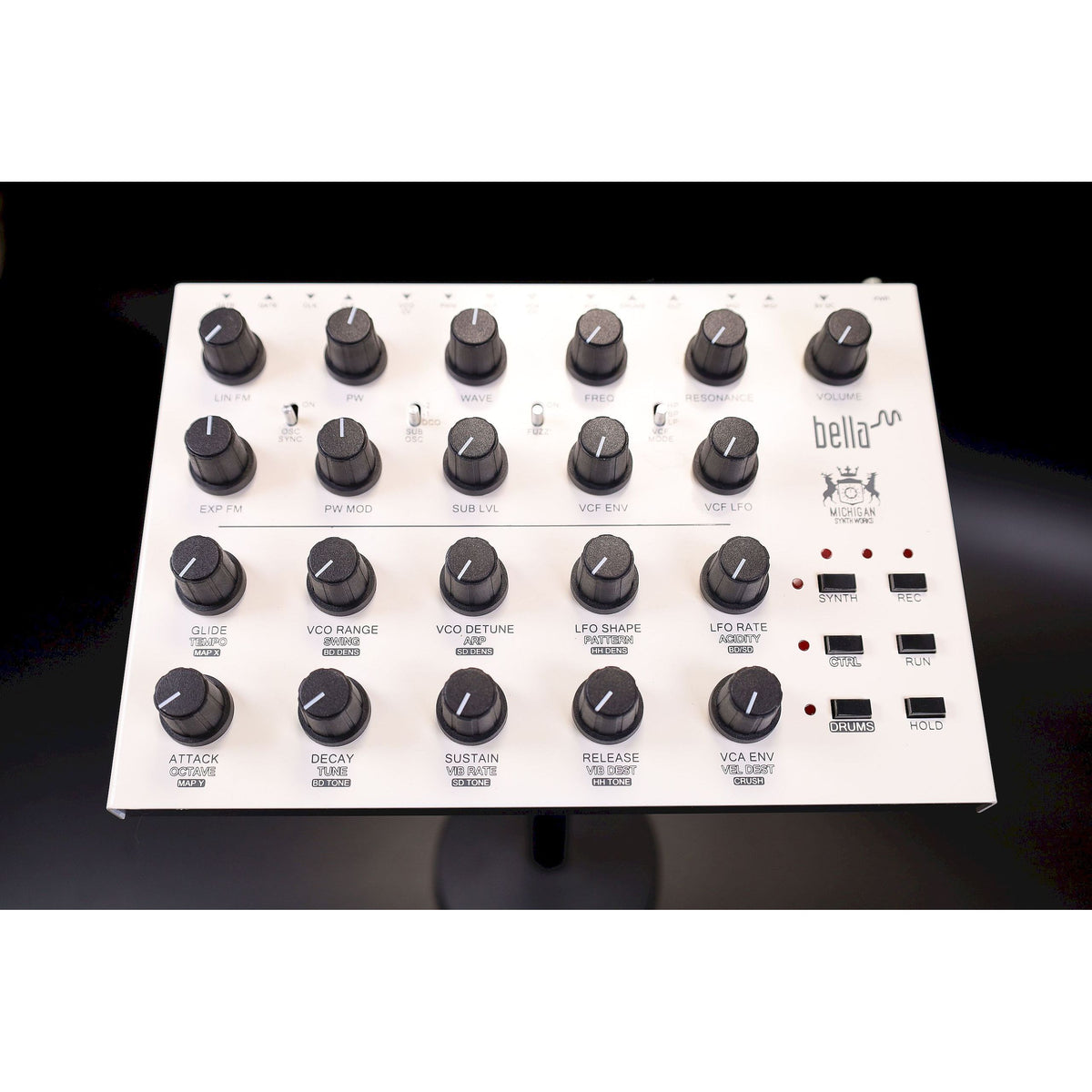 Synthétiseur mono hybride numérique-analogique Michigan Synth Works Bella